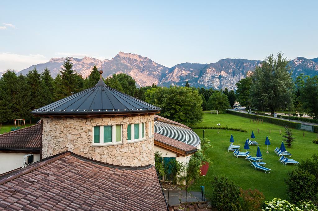 Hotel Al Sorriso Greenpark & Wellness Levico Terme Esterno foto