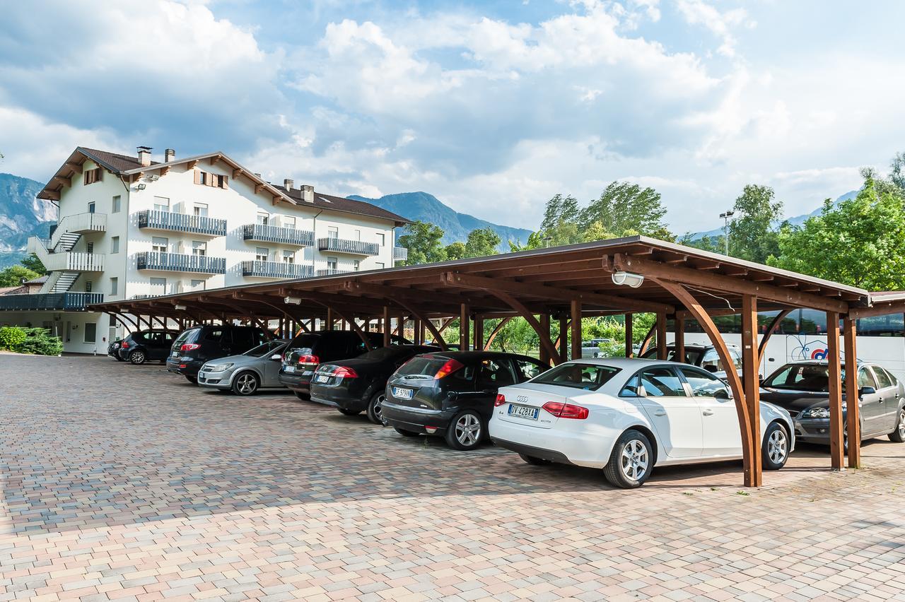 Hotel Al Sorriso Greenpark & Wellness Levico Terme Esterno foto